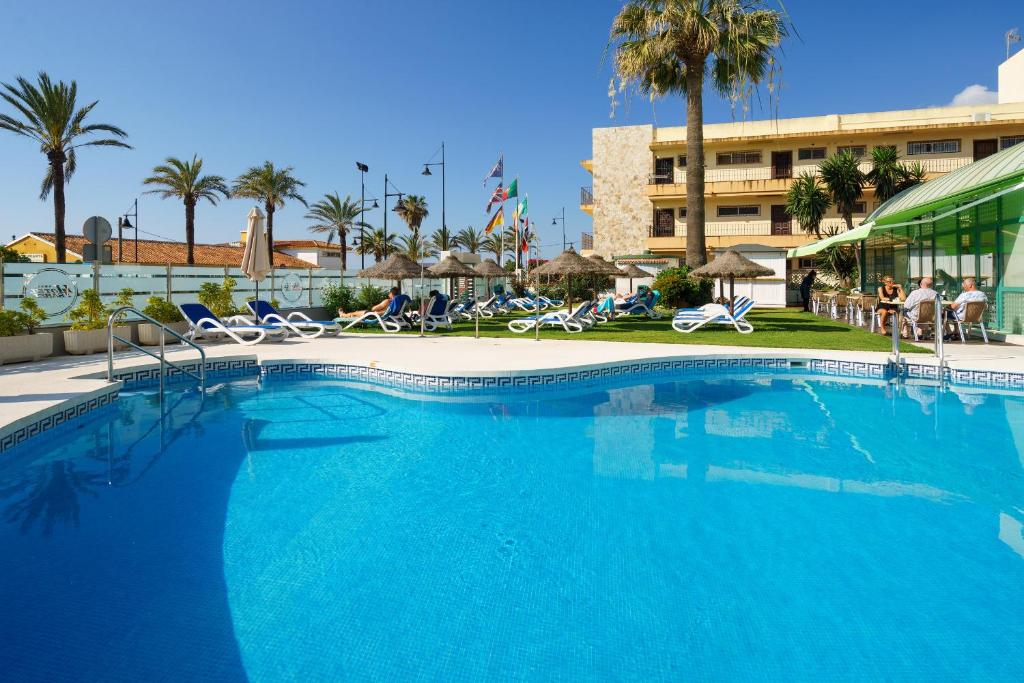 Bazén v ubytování Hotel Isabel nebo v jeho okolí