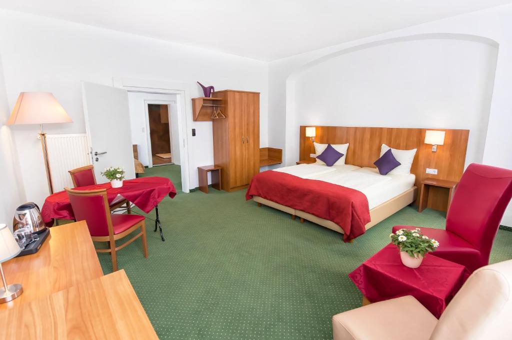 Postel nebo postele na pokoji v ubytování Hotel Weierich