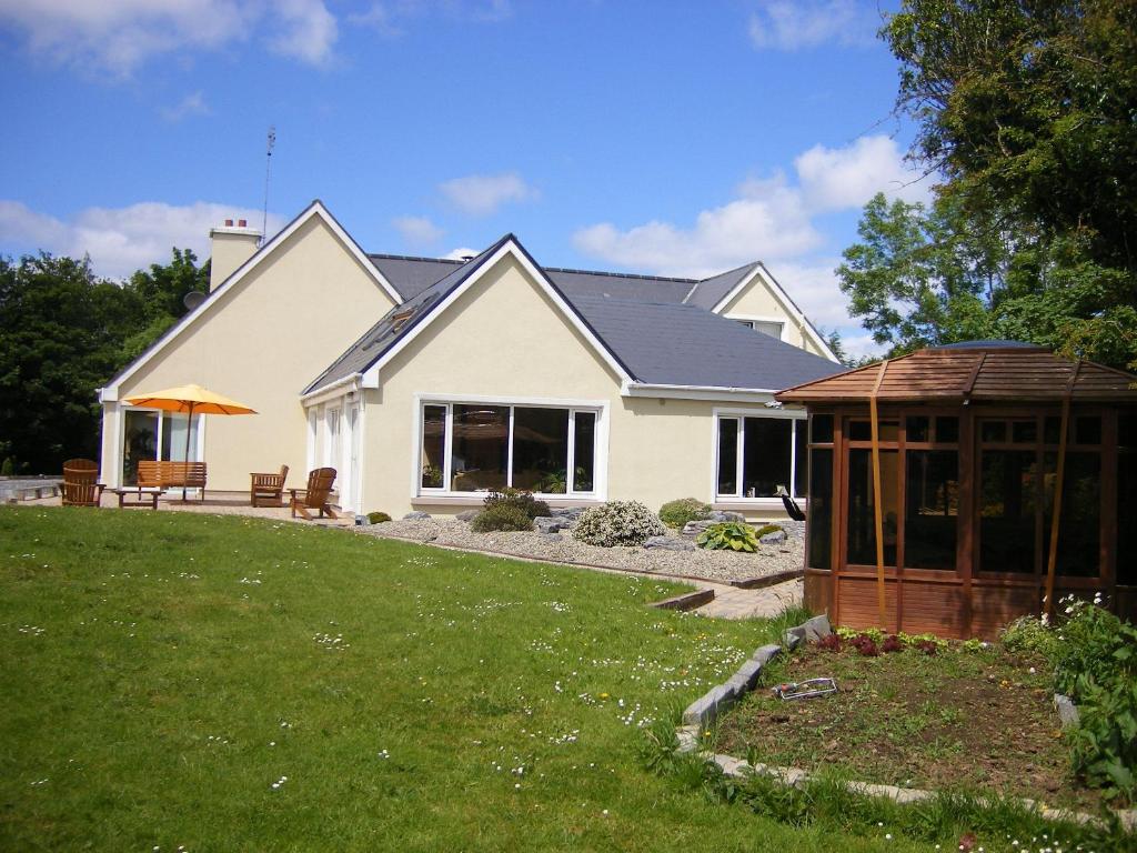 Zahrada ubytování Camillaun Lodge with Lough Corrib Boat Hire
