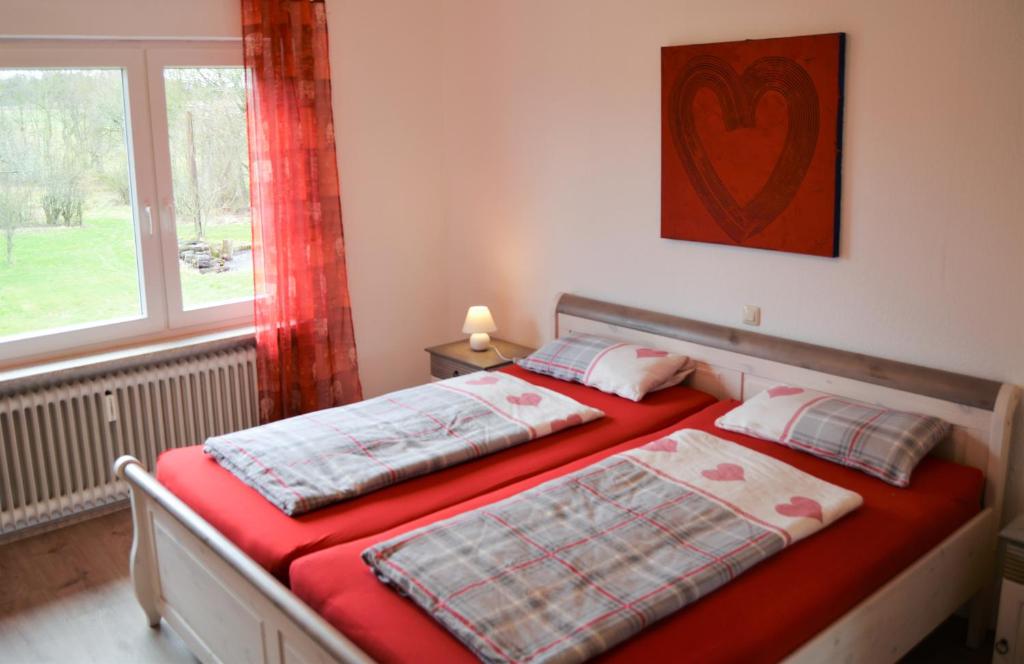 Lindenhof Hahn - Three-Bedroom Apartment/ Schosterliese