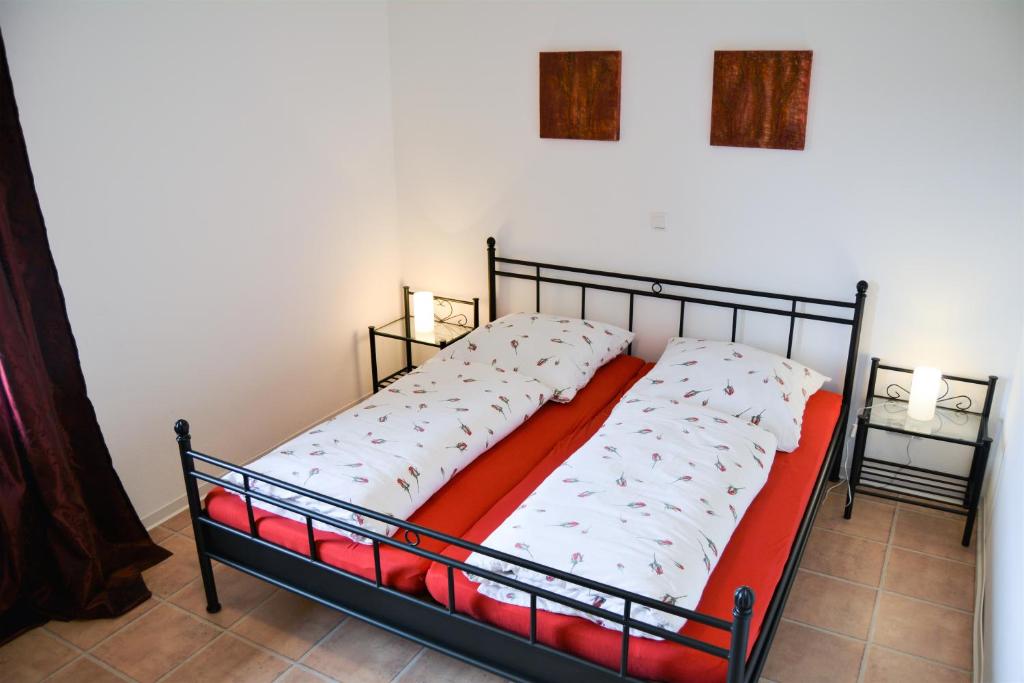 Lindenhof Hahn - Two-Bedroom Apartment/ Wiesenrech