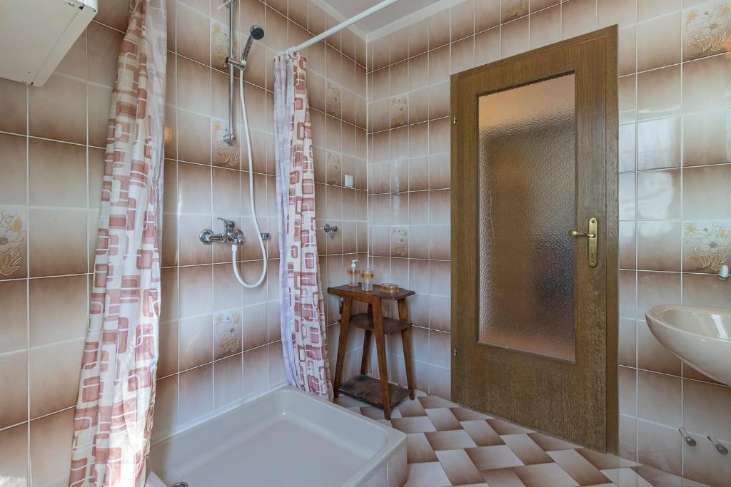 Kúpeľňa v ubytovaní vila lokvanj