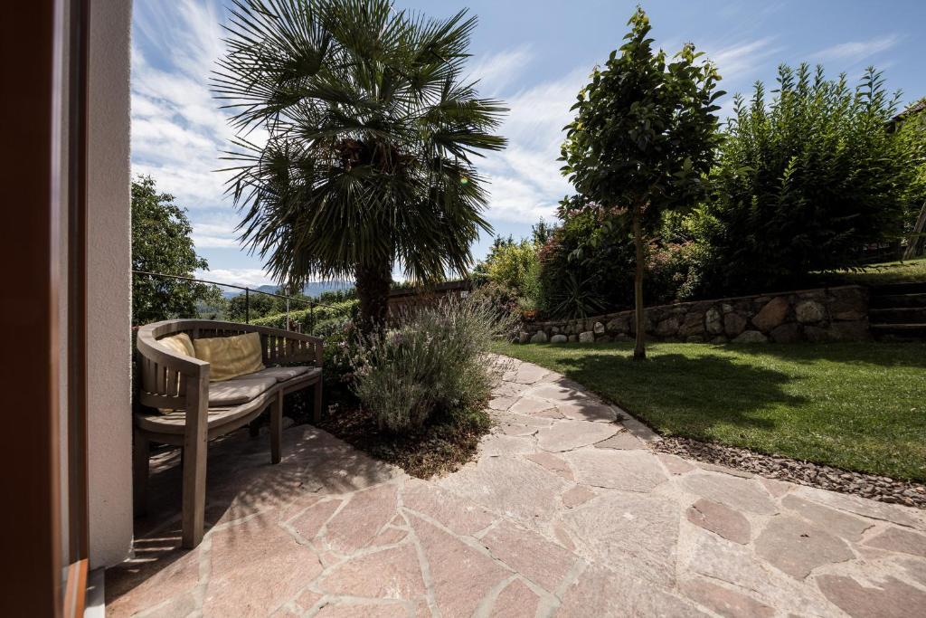 Ogród w obiekcie Weingut Weidlhof - Suite & Breakfast - Vacation for wine lovers