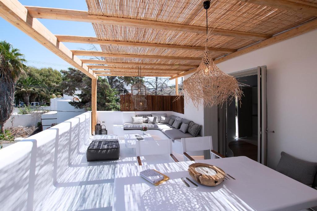 Zdjęcie z galerii obiektu Potami Home by Rocks Estates w mieście Nausa