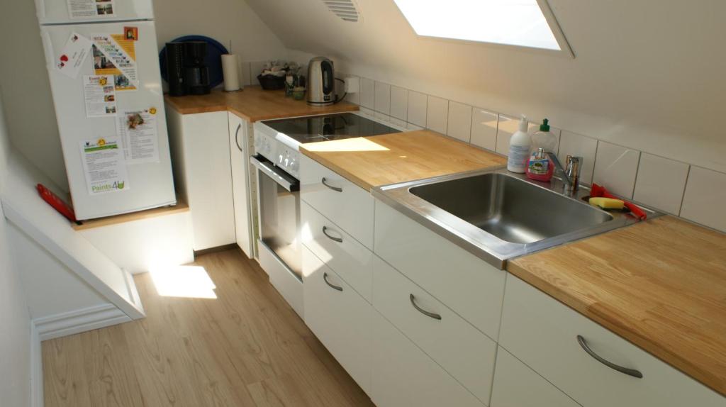 Kuchyň nebo kuchyňský kout v ubytování Apartment med udsigt over Nordmors