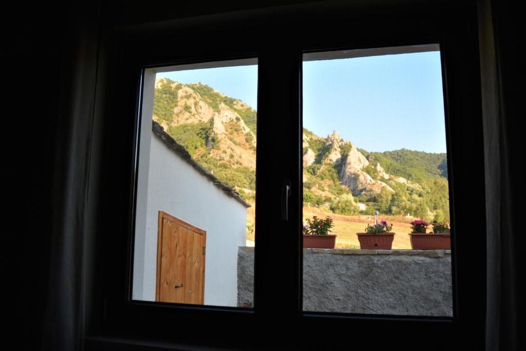 Nespecifikovaný výhled na hory nebo výhled na hory při pohledu z bed and breakfast