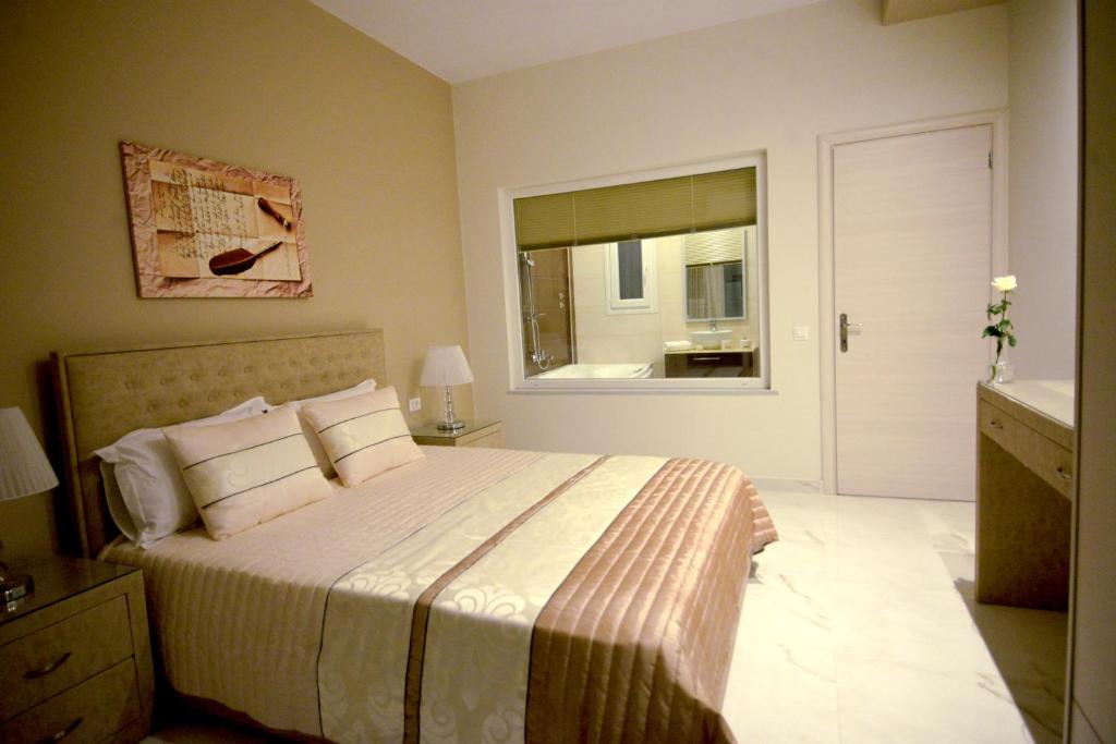 Łóżko lub łóżka w pokoju w obiekcie Stefanos Resort