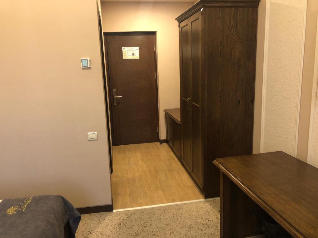 Postel nebo postele na pokoji v ubytování Boulevard Hotel