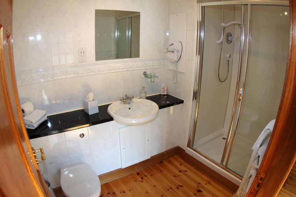 Koupelna v ubytování Smiddy Lodge