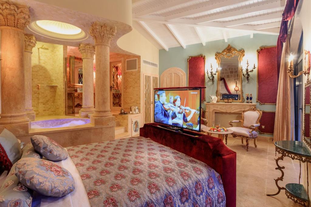 TV a/nebo společenská místnost v ubytování Lukka Exclusive Hotel – Adult Only +12
