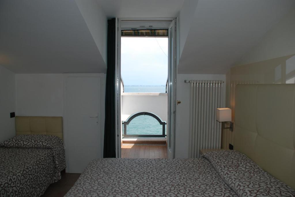 Hotel Europa - Quadruple Room With Lake View