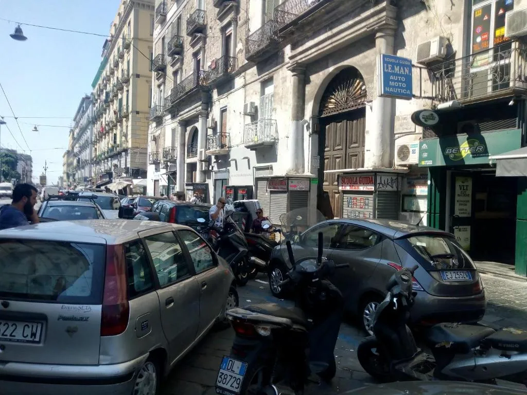 Un posto al sole 3, Napoli, Italia