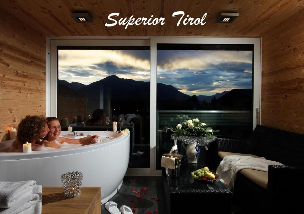 Alp Art Hotel Götzens - Resim 12