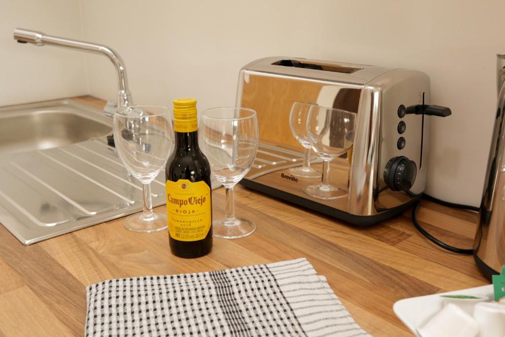 Trafalgar House - Studio Apartment