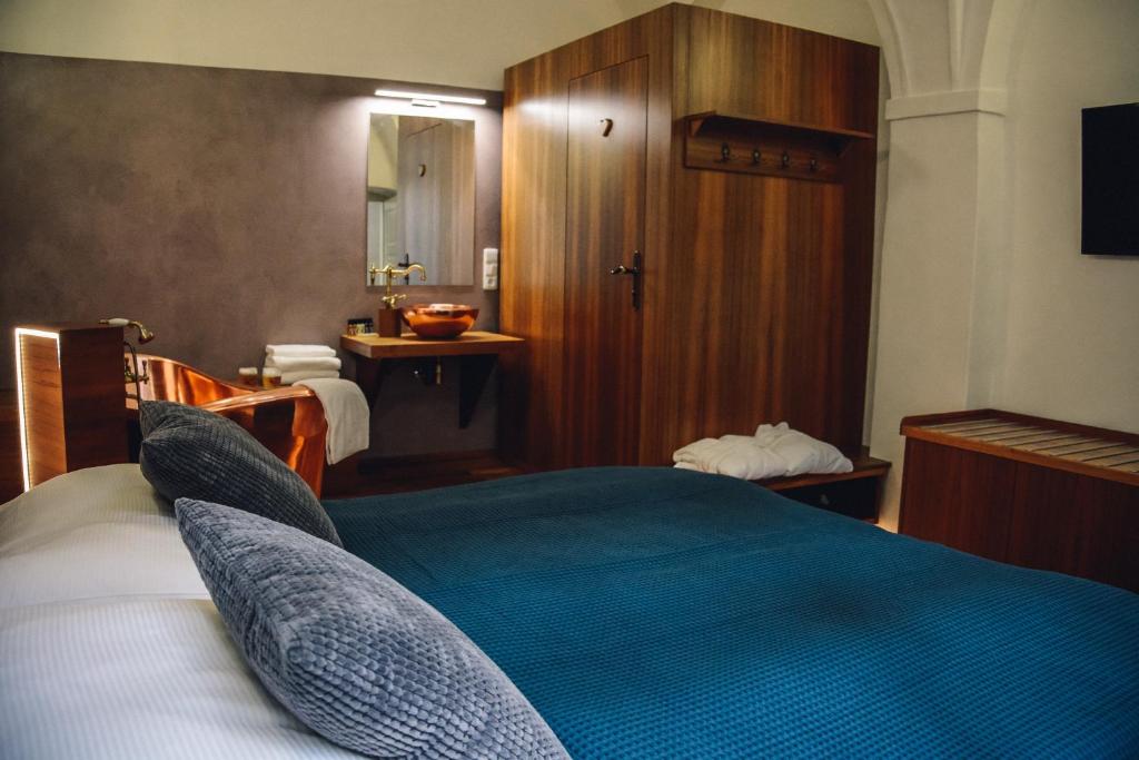 Postel nebo postele na pokoji v ubytování U Medvidku-Brewery Hotel