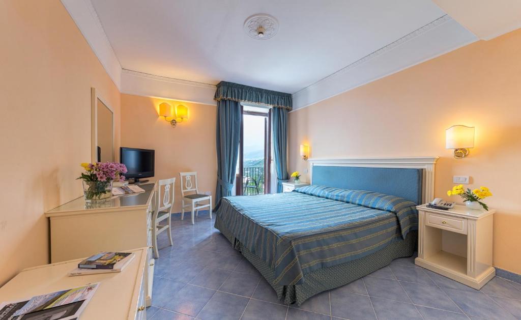 Posteľ alebo postele v izbe v ubytovaní Hotel Iaccarino