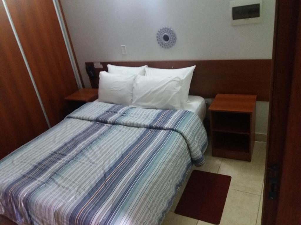 Postel nebo postele na pokoji v ubytování Madame Lynch Hotel Asuncion