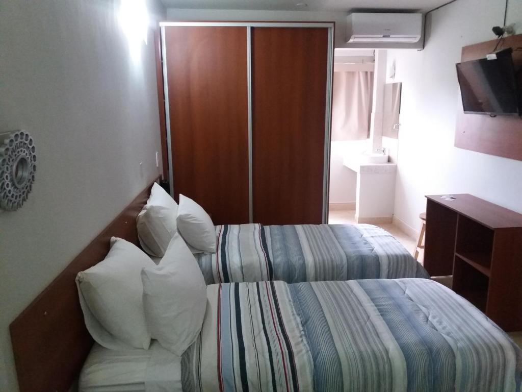Postel nebo postele na pokoji v ubytování Madame Lynch Hotel Asuncion