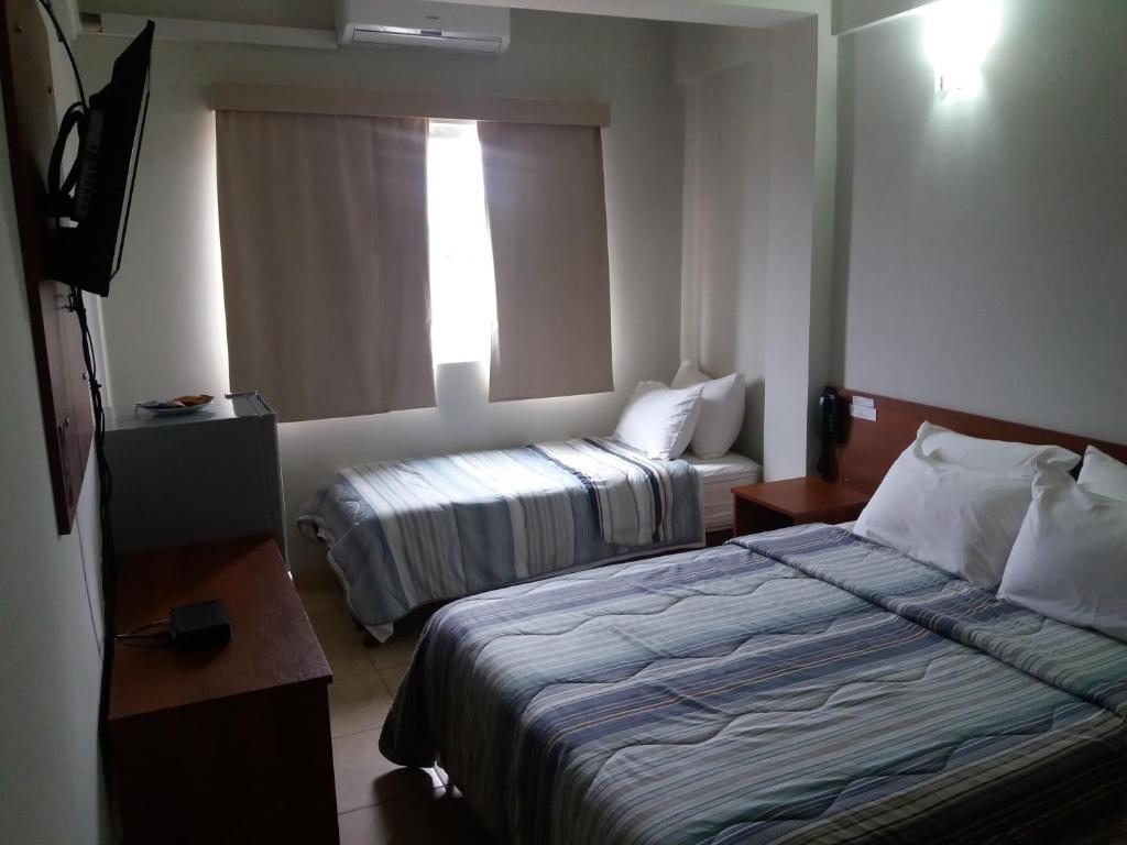Postel nebo postele na pokoji v ubytování Madame Lynch Hotel Asuncion