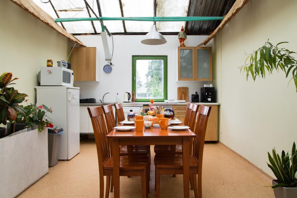 A kitchen or kitchenette at Rastlinky.sk Greenhouse Guestrooms