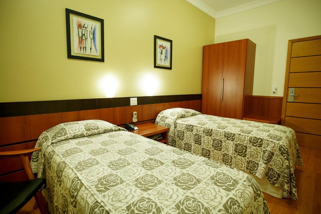  Eston Hotel