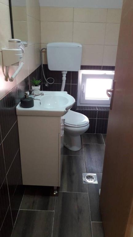 Koupelna v ubytování Apartmani Prisoje