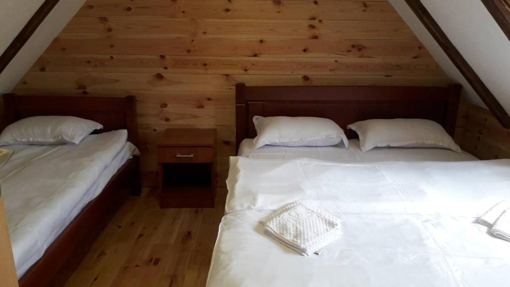 Postel nebo postele na pokoji v ubytování Apartmani Prisoje