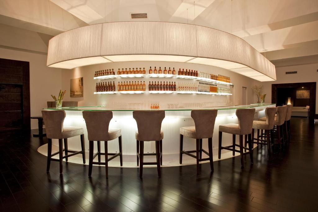 Лаундж или бар в Sugar Beach, A Viceroy Resort