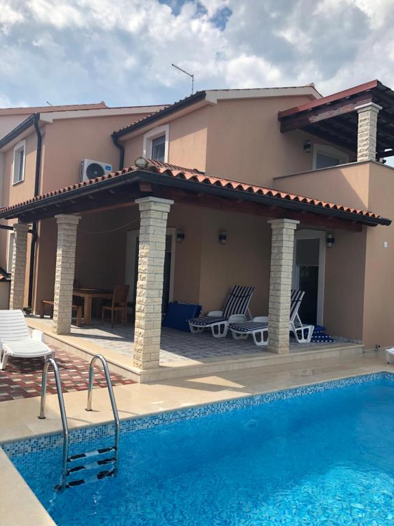 Villa Olive-Home with Pool