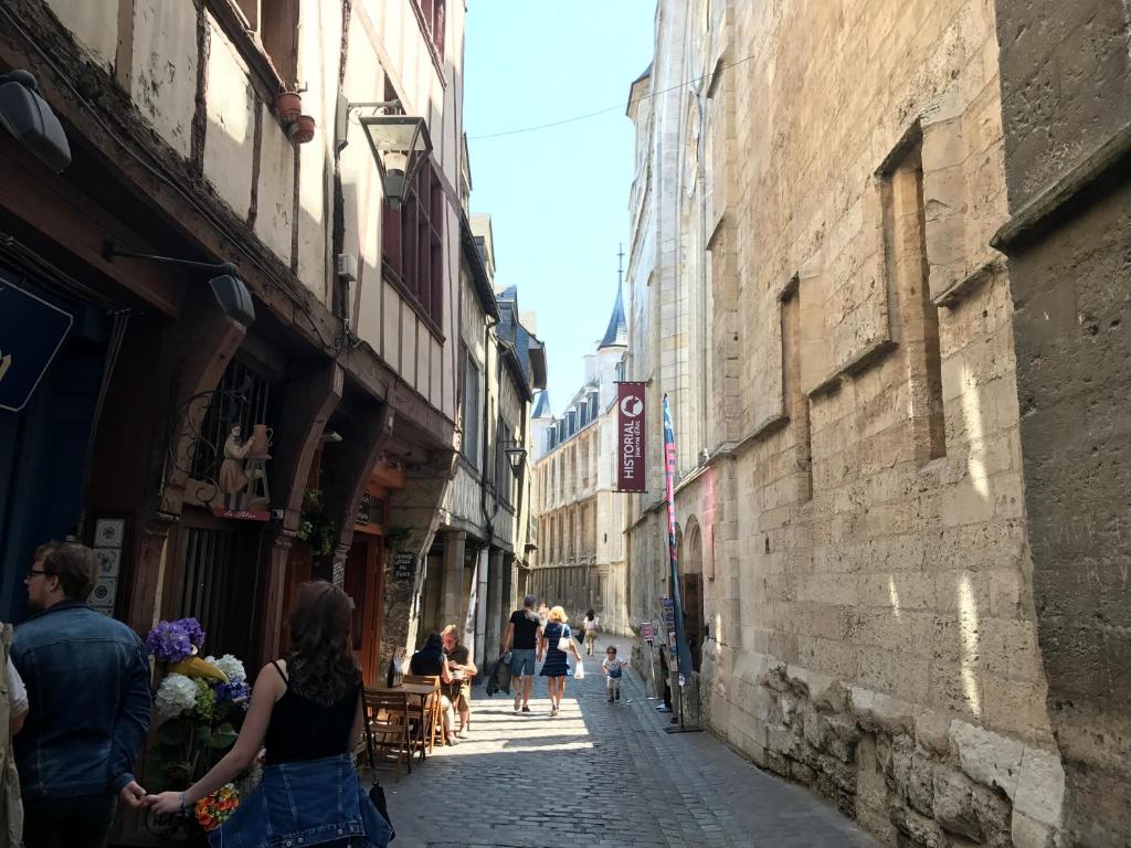 Gallery image of Hôtel De La Cathédrale in Rouen