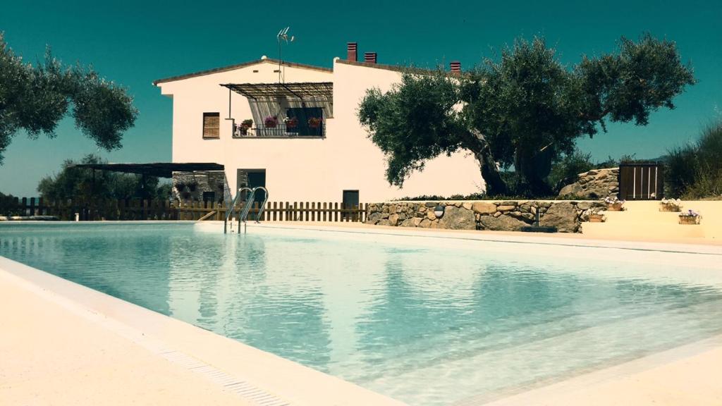 Villas Villa Flores Amarillas en Almoharín, Extremadura