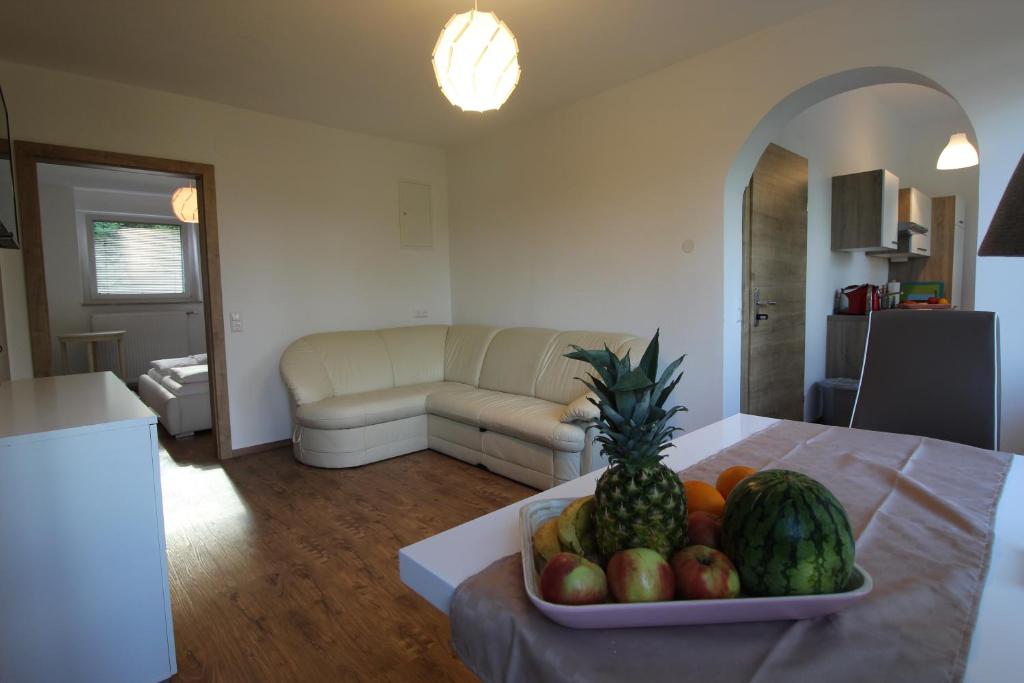 Prostor za sedenje u objektu HeRo´s Home
