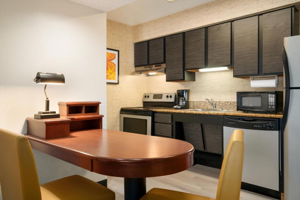 Hawthorn Suites by Wyndham Tinton Falls - Viervoudige Studiosuite - Niet -roken