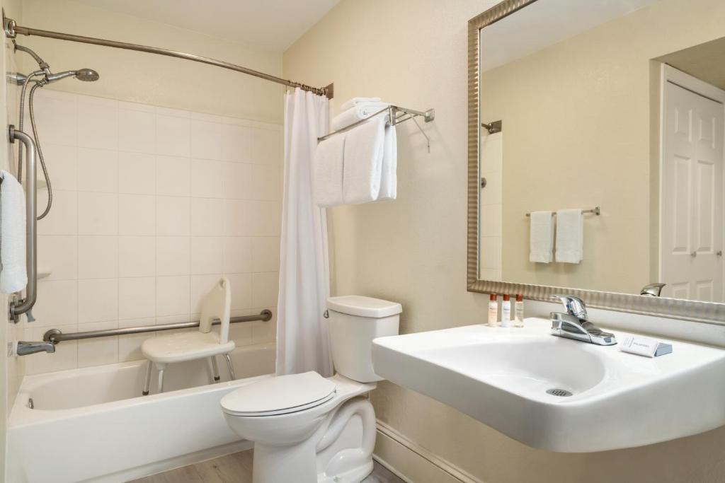 Hawthorn Suites by Wyndham Tinton Falls - Deluxe Double Suite - Access De Movilidad/no Fumar