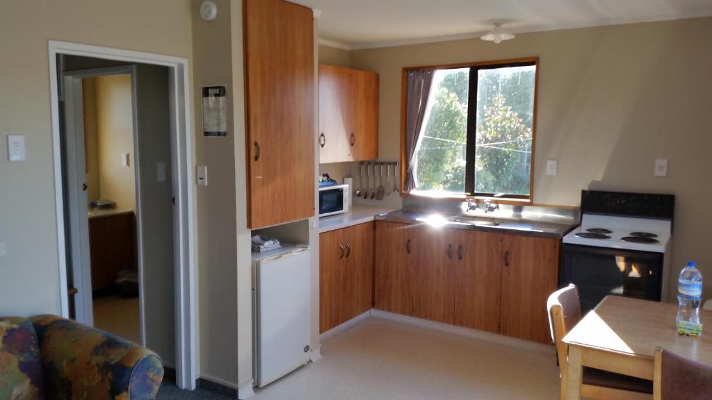 Kuchyň nebo kuchyňský kout v ubytování Moeraki Boulders Motel