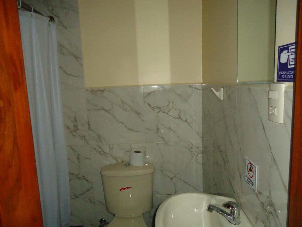 Koupelna v ubytování Hostal Bolívar Inn