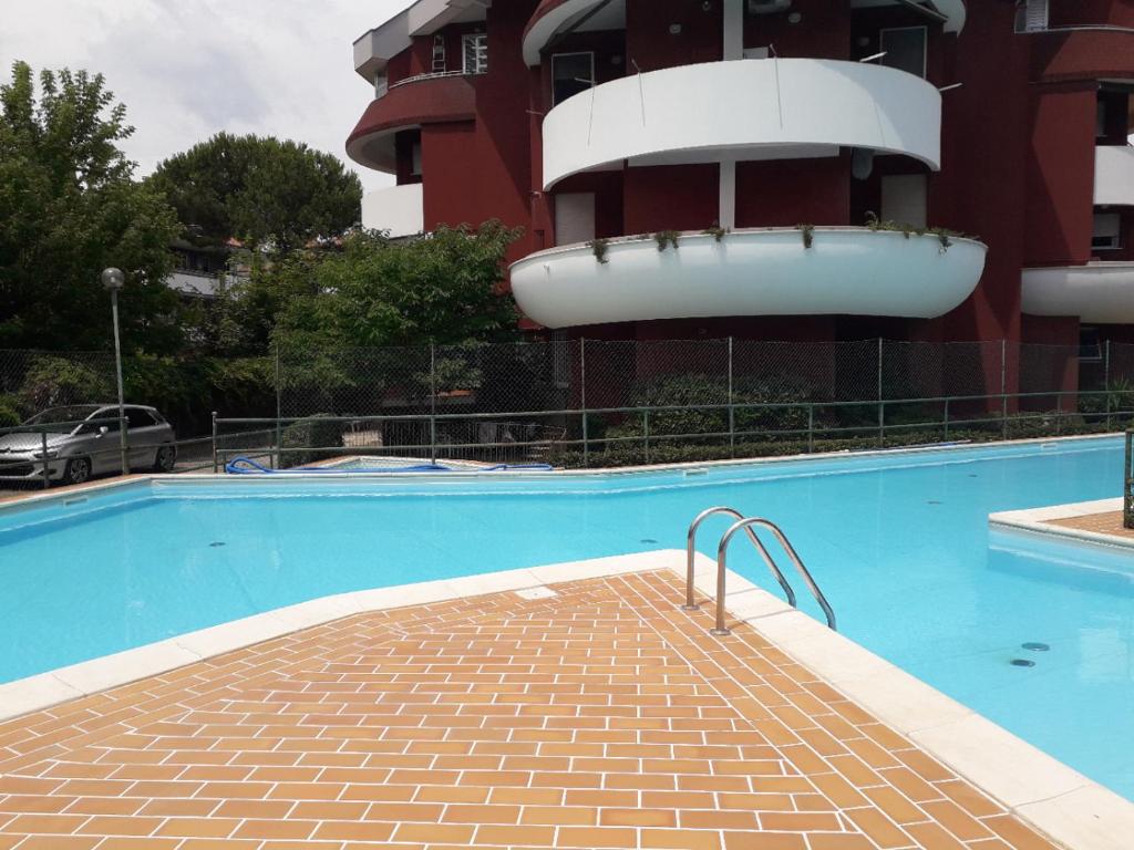 a swimming pool in front of a building at Casa de Diego in Francavilla al Mare