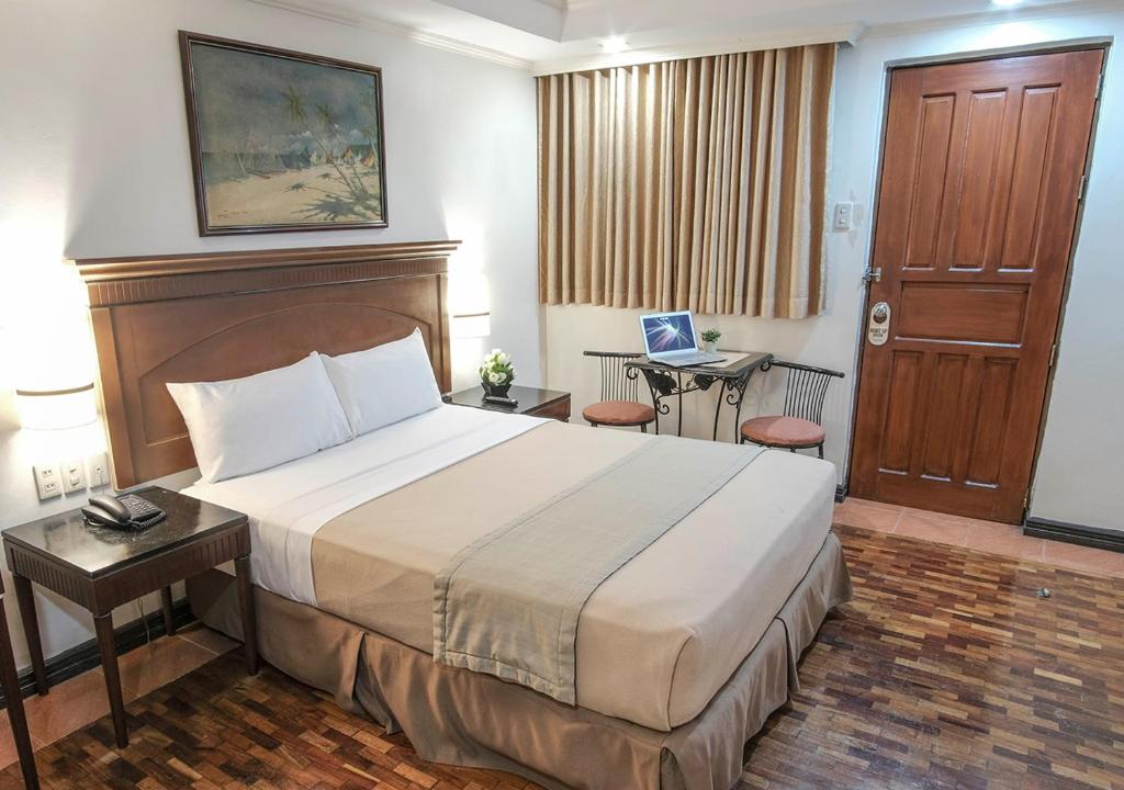 Postel nebo postele na pokoji v ubytování Fersal Hotel - P. Tuazon Cubao