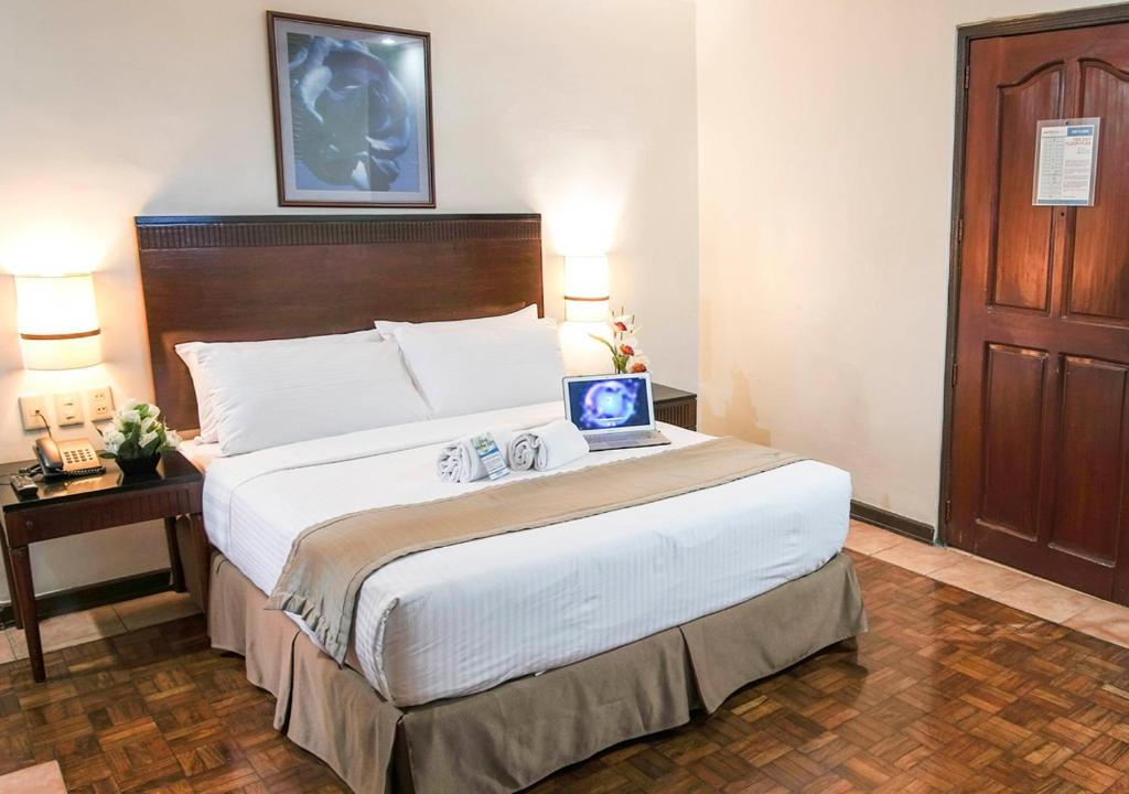 Postel nebo postele na pokoji v ubytování Fersal Hotel - P. Tuazon Cubao