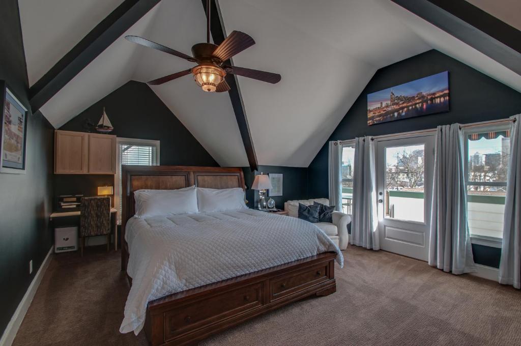 a bedroom with a bed and a ceiling fan at Rick's Downtown Nashville Guest House in Nashville