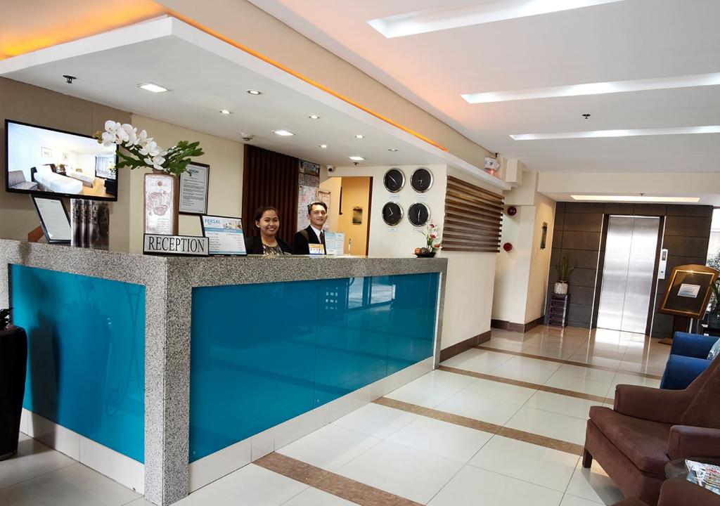 Lobby o reception area sa Fersal Hotel Kalayaan, Quezon City