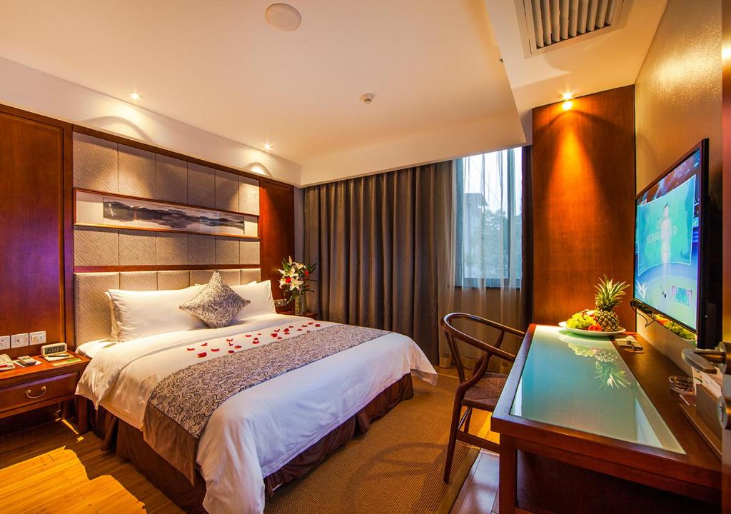 Postel nebo postele na pokoji v ubytování Fliport Garden Hotel Wuyishan