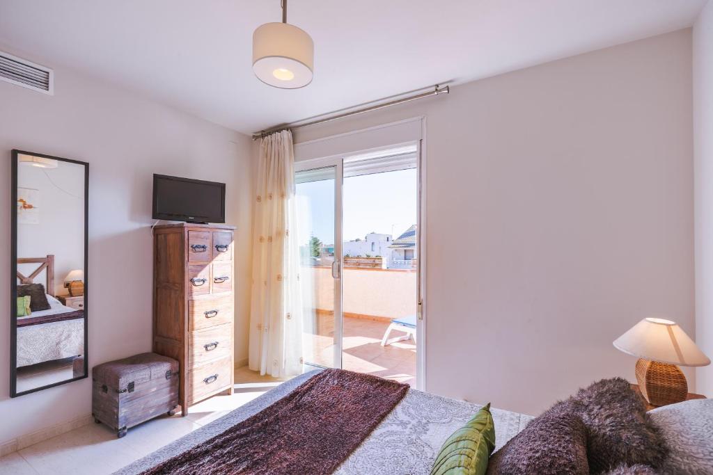 A television and/or entertainment centre at Casa Neus Barà