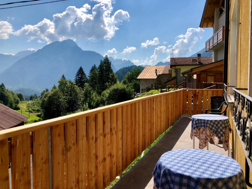 Nespecifikovaný výhled na hory nebo výhled na hory při pohledu z hotelu