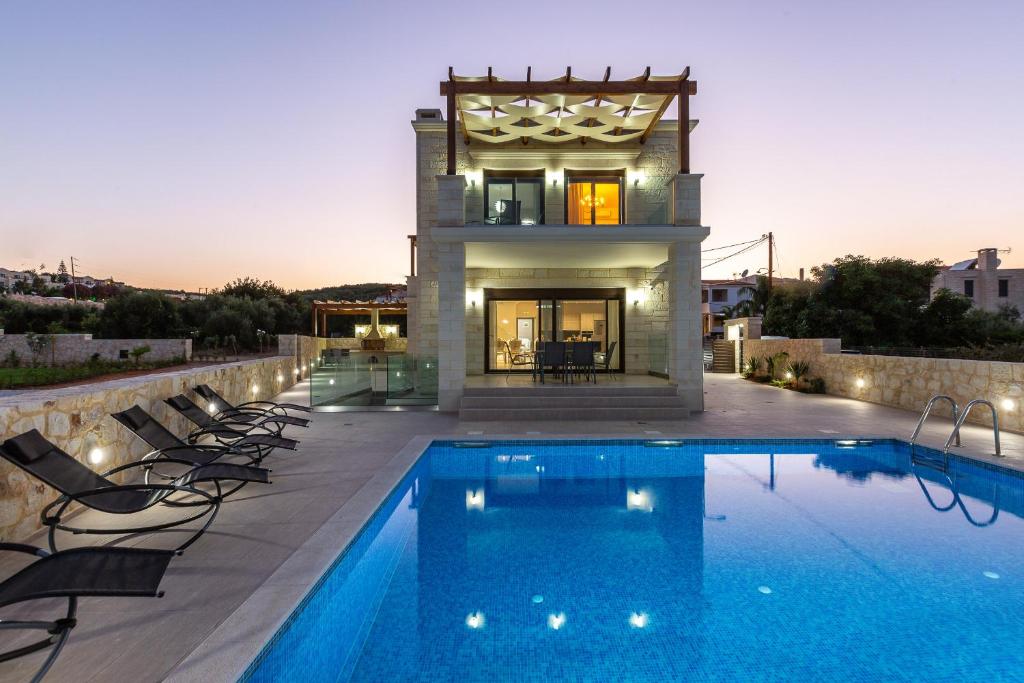 Bazén v ubytování Eudora Luxury Stone Villa nebo v jeho okolí