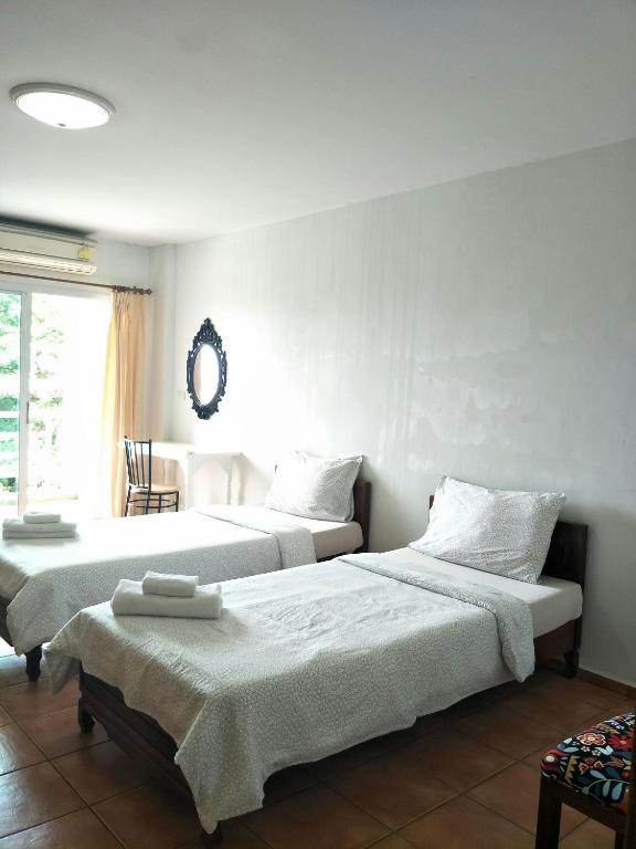 Postel nebo postele na pokoji v ubytování Lomsabai Apartments