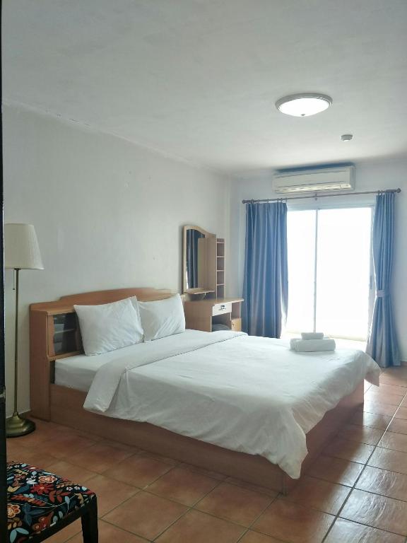 Postel nebo postele na pokoji v ubytování Lomsabai Apartments
