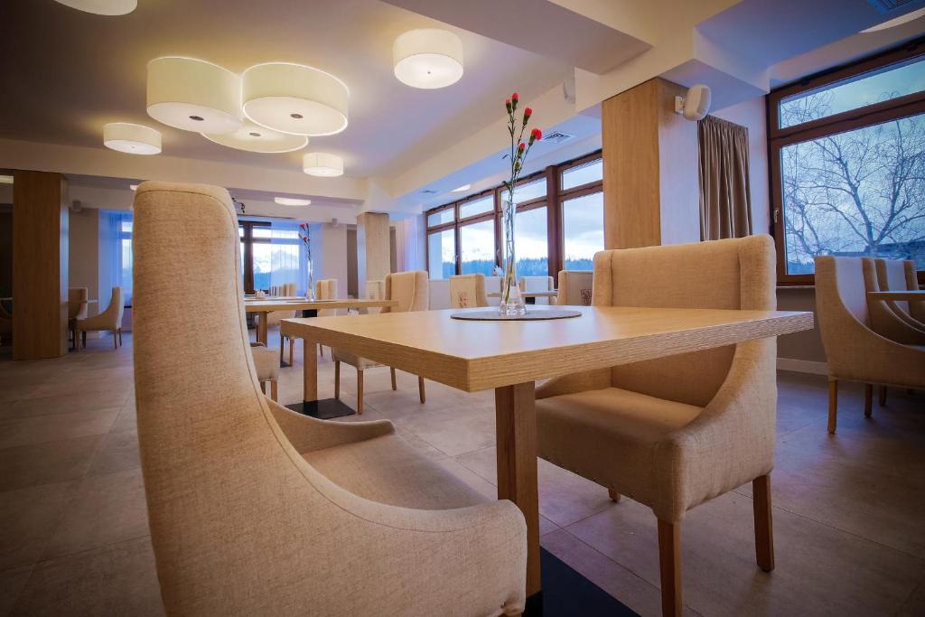 Posedenie v ubytovaní HOTEL*** NAT Bukowina Tatrzańska