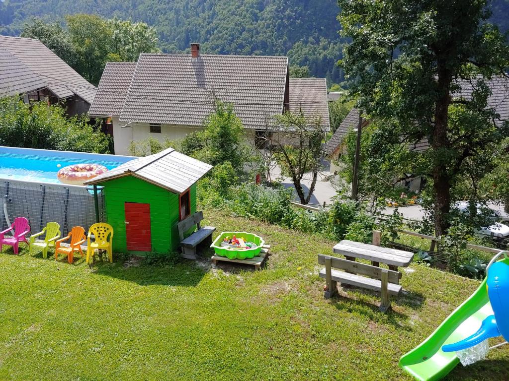 Bazén v ubytování Turistična kmetija Pri Andreju nebo v jeho okolí