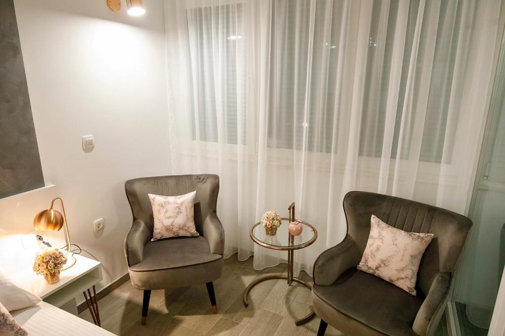 Posezení v ubytování Rose Gold Rooms & Studio with balcony